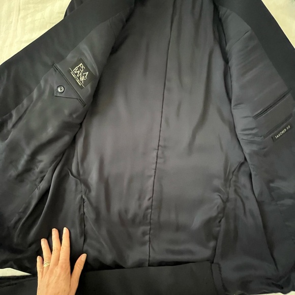 Jos. A. Bank Suit - Traveler’s Collection - Tailored fit - Picture 7 of 12